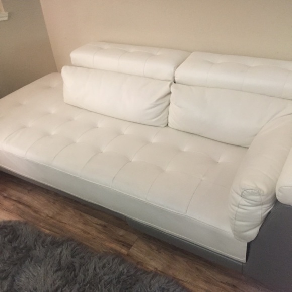 White couch - Picture 3 of 5